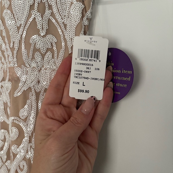 Windsor Beige and White Maxi Dress - Picture 5 of 13